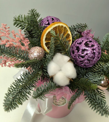 Подарок с душой: новогодние цветочные композиции для близких