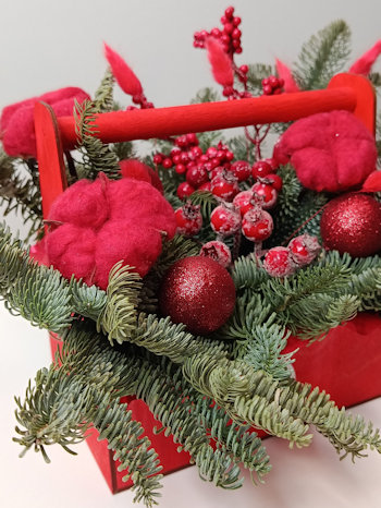 Подарок с душой: новогодние цветочные композиции для близких