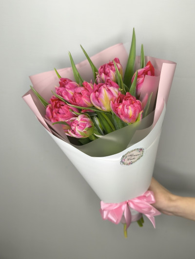 Букет из 9 розовых пионовидных тюльпанов