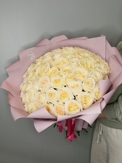 Букет из 55 пионовидных роз CANDLELIGHT