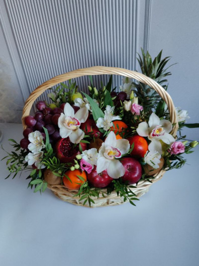 Фруктово-ягодная корзина «Фруктовый карнавал»