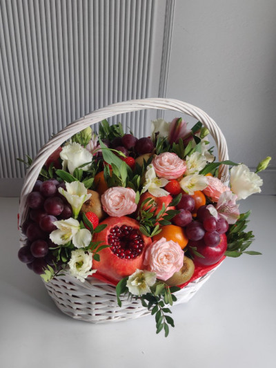 Фруктово-ягодная корзина «Витаминный взрыв»