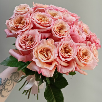 Букет из 25 пионовидных роз SHIMMER