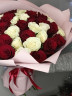 Букет из 47 белых и красных роз