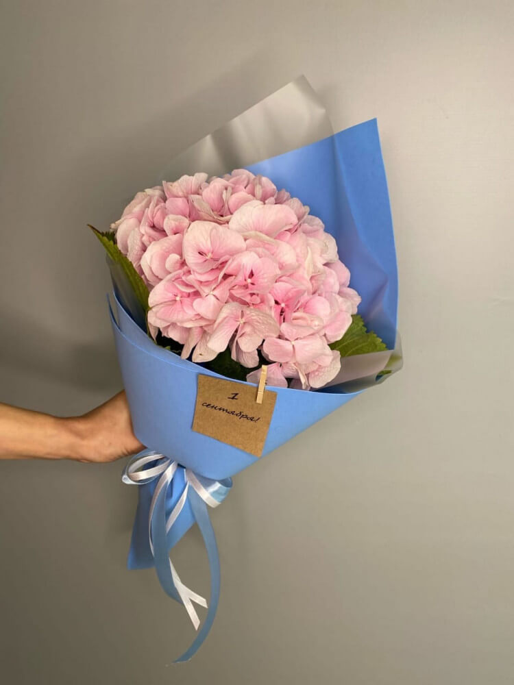 Букеты свежих цветов к празднику День учителя - купить с доставкой по Киеву.
