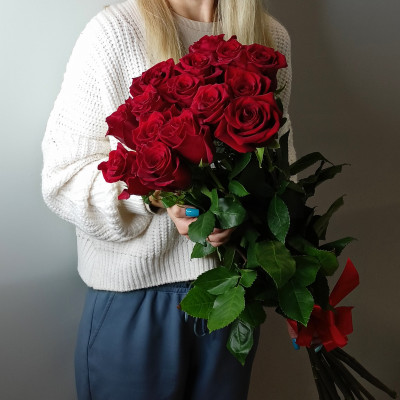 Букет из 15 красных метровых роз