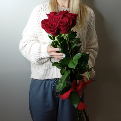 Букет из 9 красных метровых роз