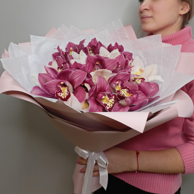 Букет из 25 орхидей