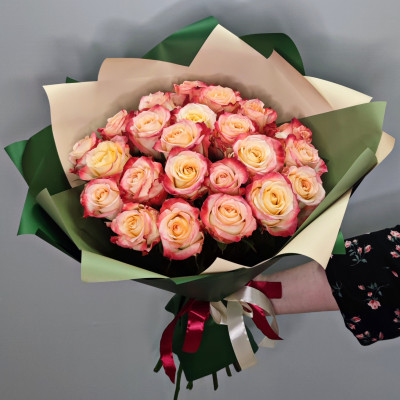 Букет из 25 роз Кабарет