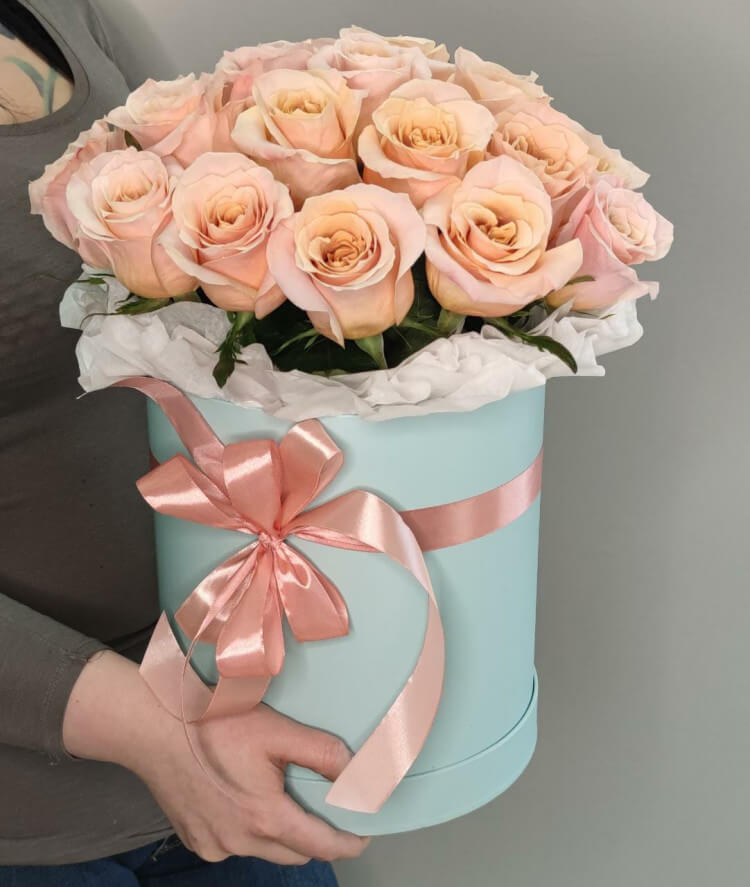 Коробка с цветами – удобно и стильно