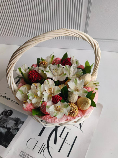 Корзина Клубника в шоколаде №18