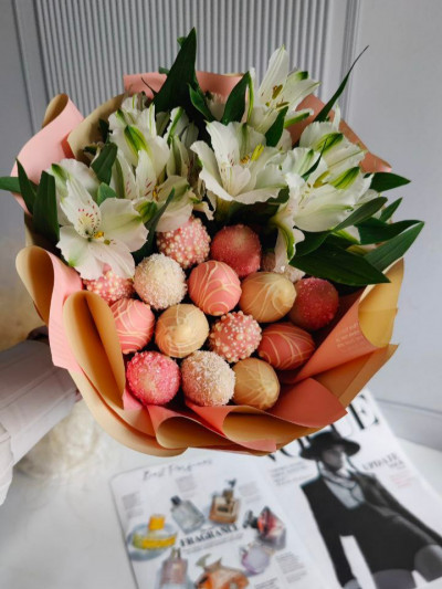 Букет «Клубничный день»