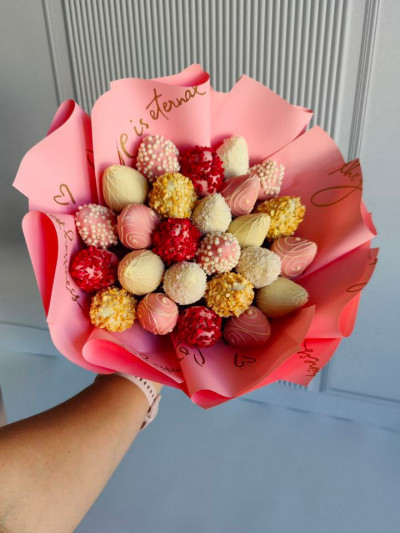 Букет «Клубничный салют»