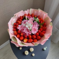 Фруктово-ягодный букет «Клубничное царство»