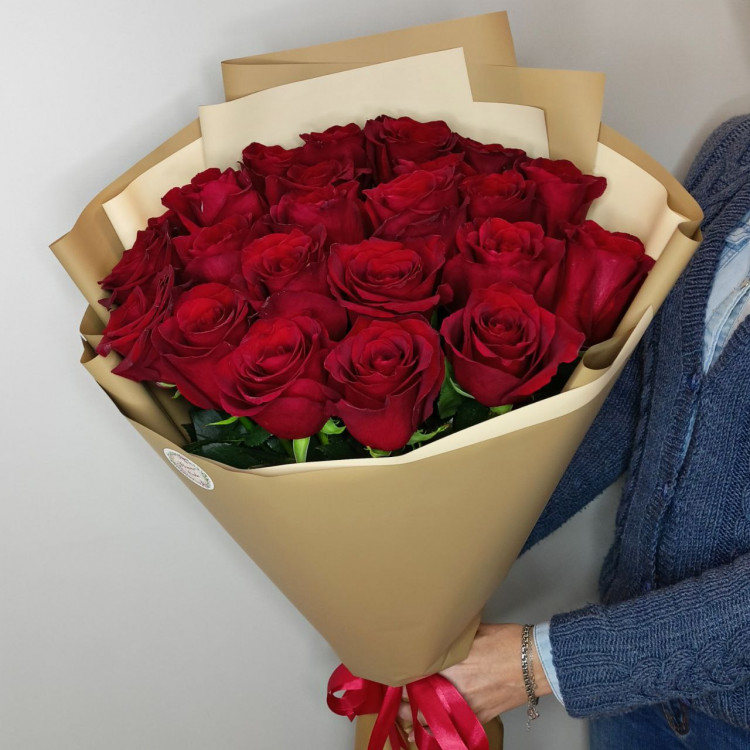 Букет из 23 красных роз (70см)
