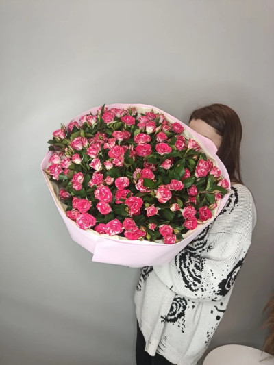 Букет из 19 кустовых роз Файерворкс 