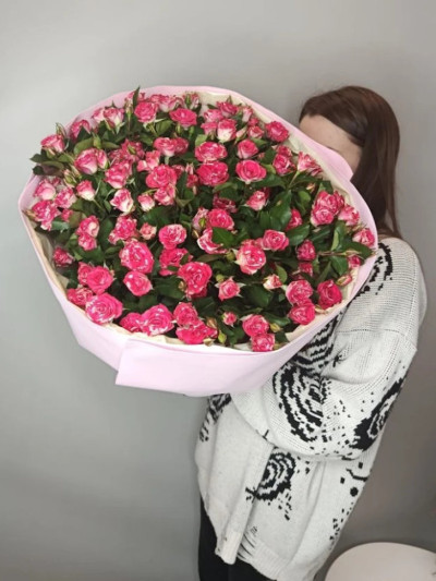 Букет из 19 кустовых роз Файерворкс 