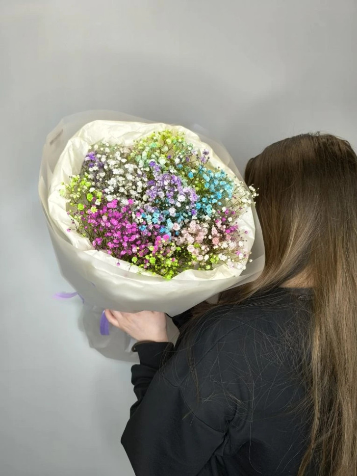 Букет из цветной гипсофилы