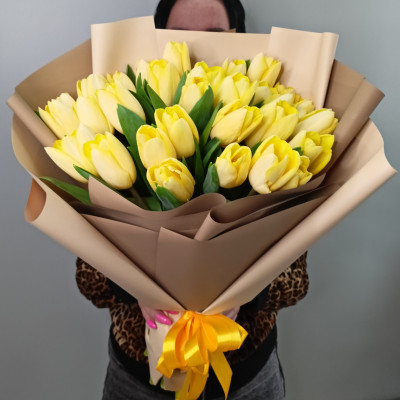 Букет из 31 лимонного тюльпана
