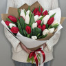 Букет из 29 бело-красных тюльпанов