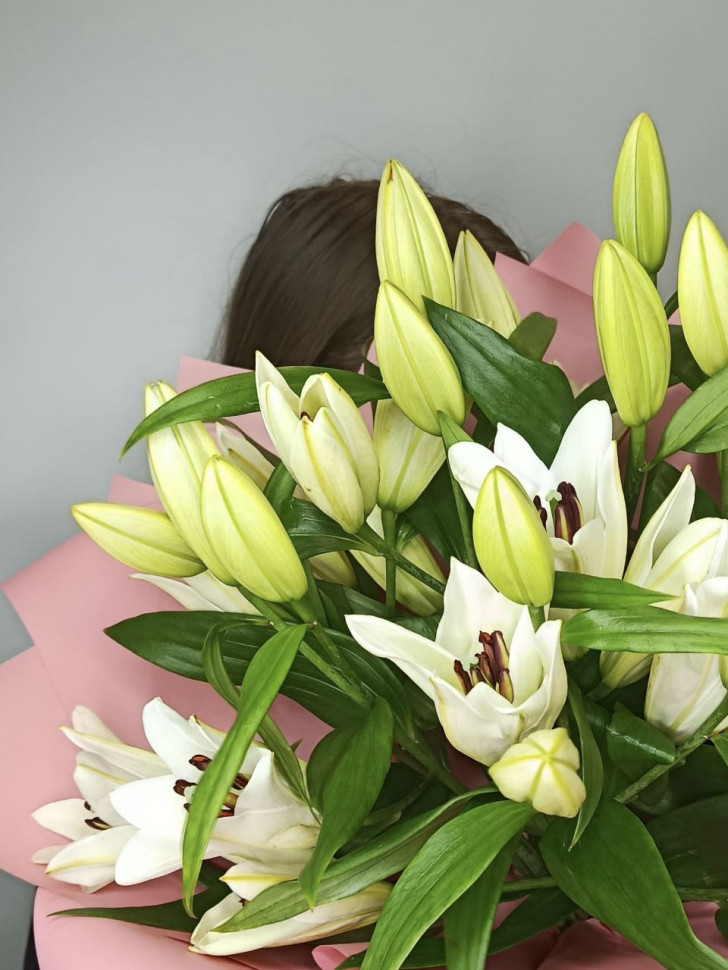Букет из 5  Лилий 
