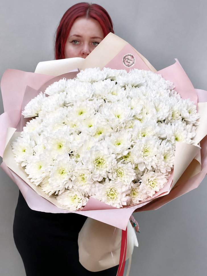 Букет из 23 кустовых хризантем белый