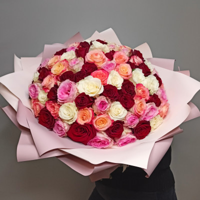 Букет из 101 розы микс в оформлении