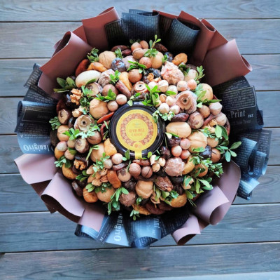 Букет из орехов и сухофруктов №3
