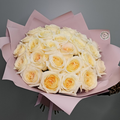 Букет из 25 пионовидных роз CANDLELIGHT