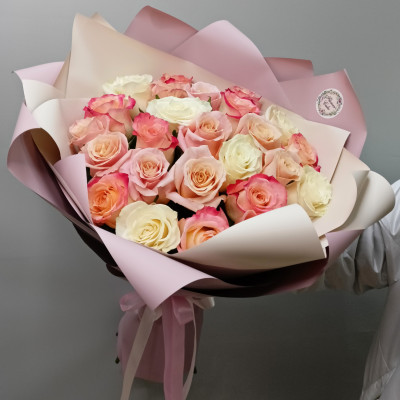 Букет из 25 роз коралловый риф