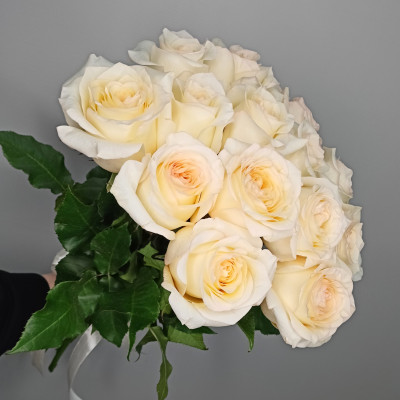 Букет из 15 пионовидных роз «Candlelight»