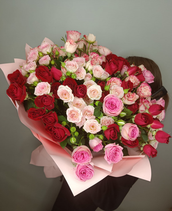 Букет из 21 кустовой розы микс