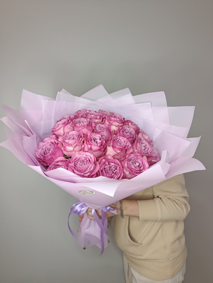 Букет из 21 пионовидной розы Квинс Краун